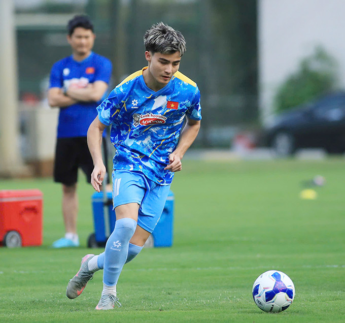 ‘Ẩn số’ từ châu Âu: Moric lên U23 Việt Nam, hé lộ mối liên kết đặc biệt với lò La Masia