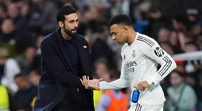 Arbeloa ‘nắm trọn phòng thay đồ’ Real Madrid