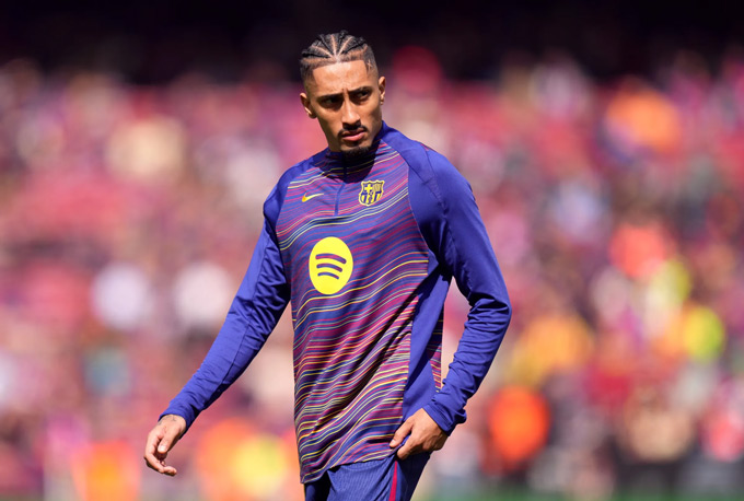 Barca mất Raphinha đúng ‘giờ G’: Cú trượt chân có thể định đoạt cả mùa giải