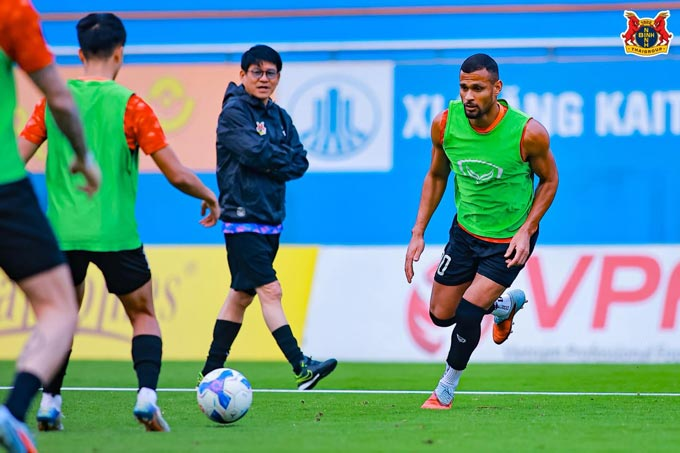 Bầu Thuỵ đặt niềm tin vào HLV Vũ Tiến Thành để vực dậy Ninh Bình