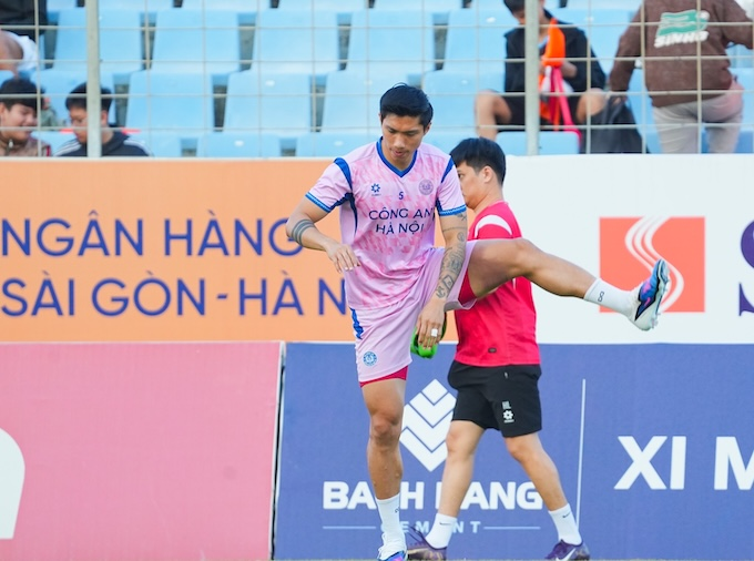 CAHN băng băng về đích: Ngôi vương V-League 2025/26 đang dần mất suspens