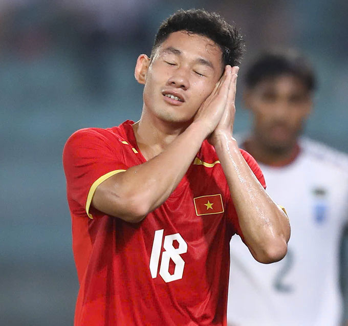 Cái ‘ngủ ngon’ của Hai Long không đơn giản: Vừa khép lại trận đấu, vừa nói lên cảm giác ‘đá như ở nhà’