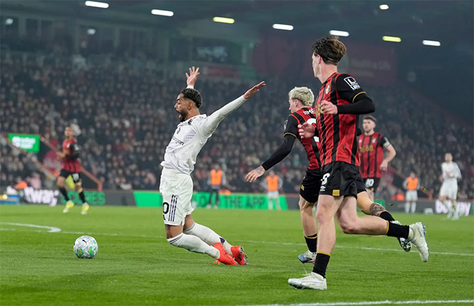 HLV Bournemouth dội gáo nước lạnh vào MU: VAR không sai, ‘penalty chỉ là ảo giác
