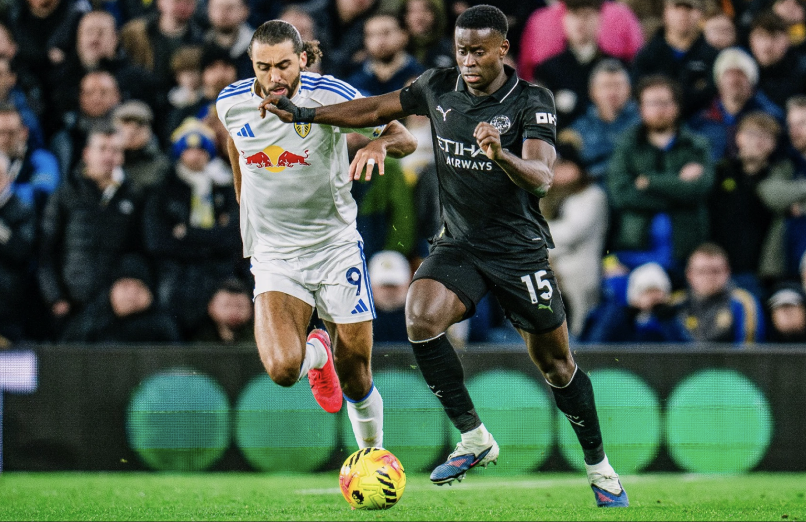 Man City chắt chiu từng cơ hội để đánh bại Leeds và áp sát Arsenal