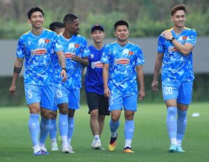 Từ ‘người cũ’ bị lãng quên đến màn tái sinh: Văn Hậu – Đình Trọng viết lại số phận ở tuyển Việt Nam