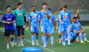 Văn Hậu trở lại nhưng không còn chỗ cũ: Lời giải bất ngờ nằm ở vị trí trung vệ