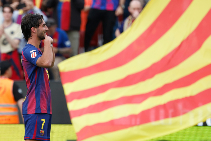 Barca của Flick trước lưỡi kéo tử thần