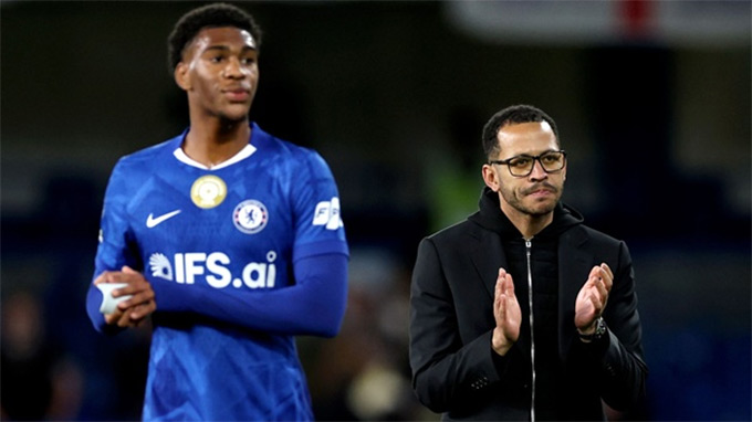Chelsea “nội chiến” trước giờ trảm Rosenior