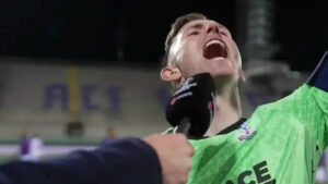 Cựu sao MU cắt ngang phỏng vấn: Khoảnh khắc ‘khó hiểu’ gây chú ý tại Crystal Palace