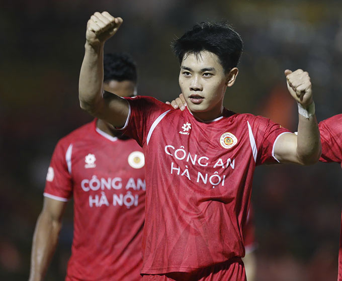 Đình Bắc thăng hoa: 3 trận liên tiếp nổ súng