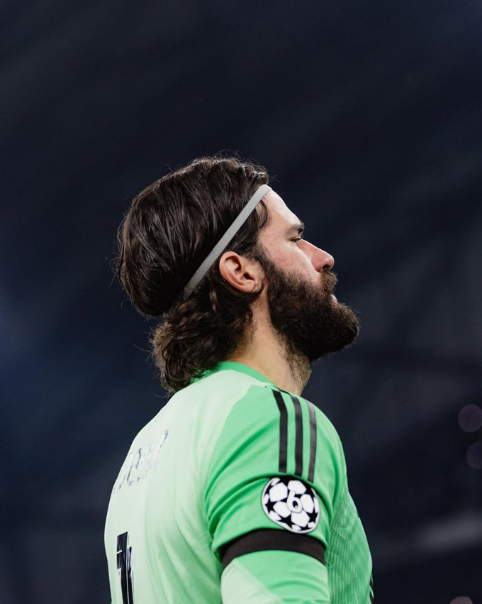 Liverpool mất Alisson dài hạn, khung gỗ Anfield báo động