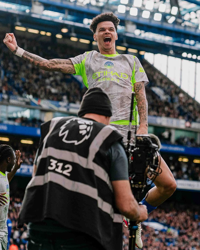 Man City thắng Chelsea nhưng trả giá bằng chấn thương then chốt