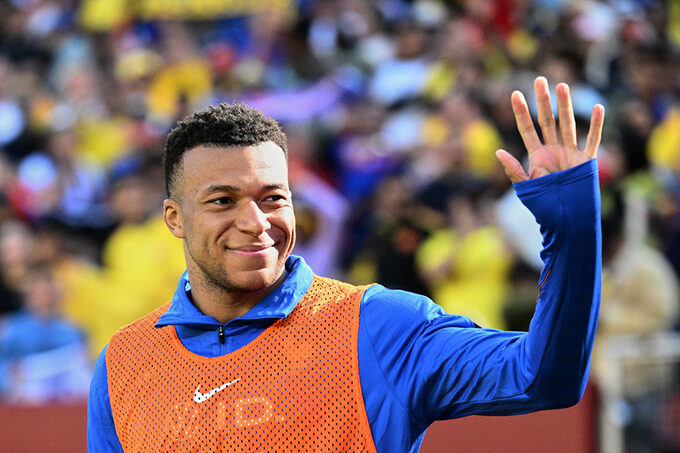 Mbappé: Cầu thủ hai quốc tịch phải chọn sớm và chọn dứt khoát