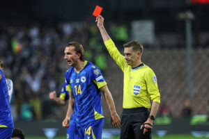 Năm 2026 ám ảnh: Bastoni từ trụ cột thành điểm gãy của tuyển Ý