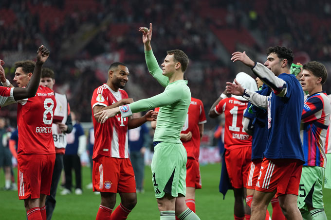 Neuer chấm “truyền nhân”, Flekken gây sốt sau màn trình diễn xuất thần