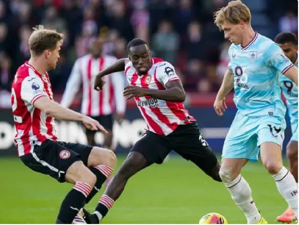 Phân tích và dự đoán trận đấu Leeds gặp Burnley, 02h00 ngày 2/5: Cuộc chiến giành 3 điểm và cơ hội trụ hạng