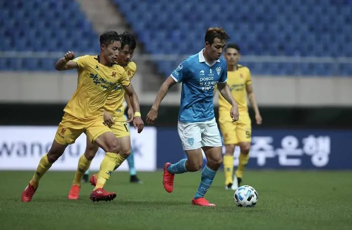 Phân tích và dự đoán kết quả trận Pohang Steelers gặp Gwangju, 17h30 ngày 22/4: Liệu có bất ngờ xảy ra?