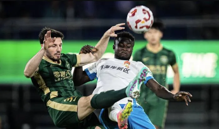 Phân tích và dự đoán kết quả trận đấu Shanghai Shenhua gặp Qingdao Hainiu, 19h00 ngày 22/4: Cuộc chiến rực lửa trên sân cỏ