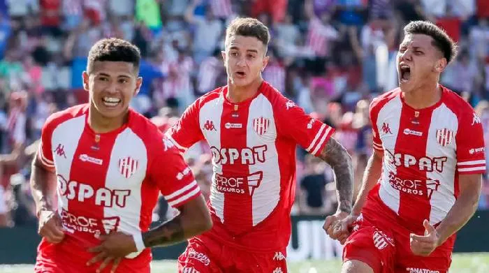 Phân tích kèo trận Velez Sarsfield gặp Union Santa Fe, 04h45 ngày 28/4: Tấn công mạnh mẽ đối đầu hàng thủ kiên cố