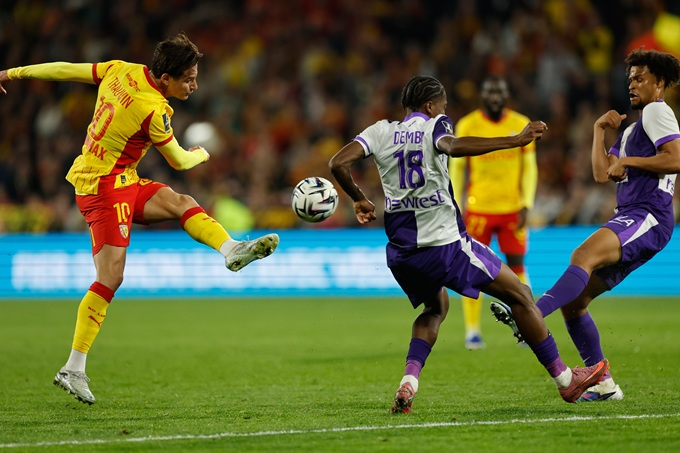 RC Lens ngược dòng bùng nổ: Áp sát Paris Saint-Germain trong cuộc đua nghẹt thở