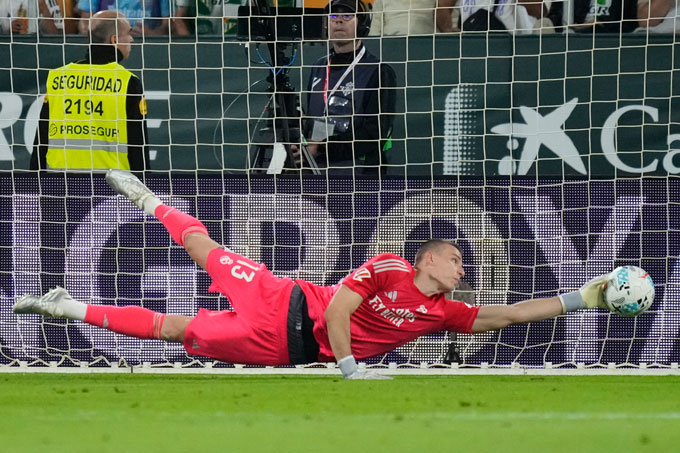 Real Madrid “buông súng” trong cuộc đua La Liga