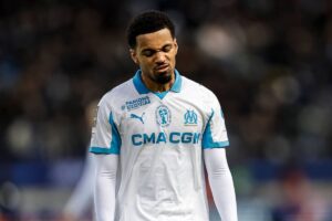 Sao trẻ Arsenal mất suất đá chính vì thái độ tập luyện hời hợt