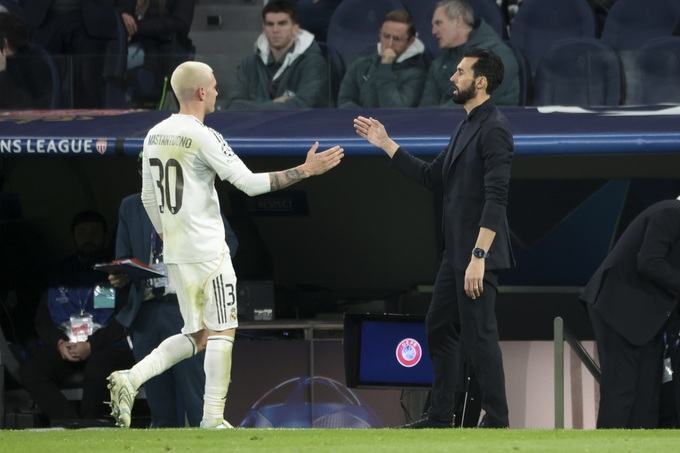 Thần đồng Argentina lạc lối trên ghế dự bị Real Madrid