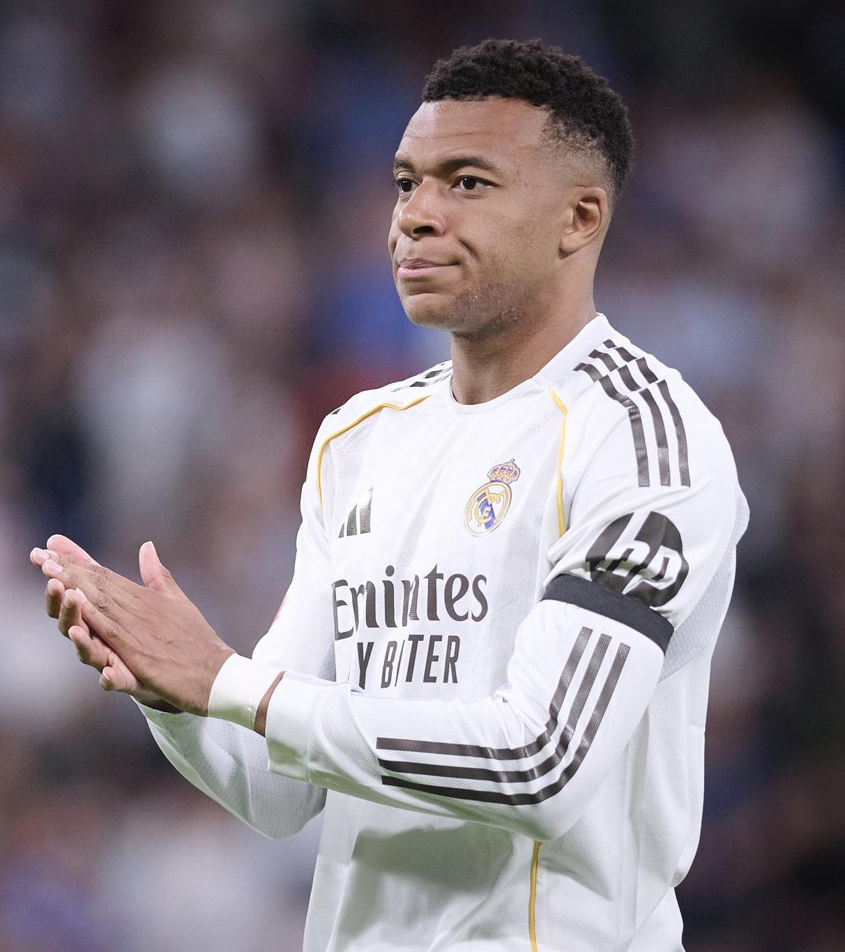 Arbeloa bảo vệ Mbappé nhưng “nhắc nhẹ”: Ở Real, không ai lớn hơn CLB