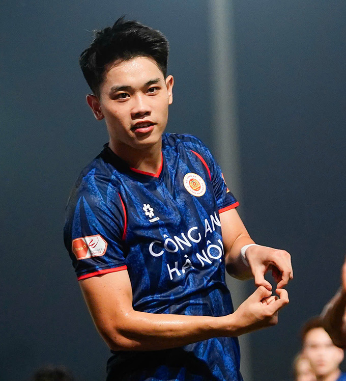 Đình Bắc bùng nổ, tiệm cận mùa “huyền thoại” của Quang Hải