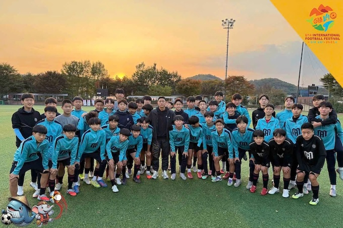 Kim Sang-sik xuất hiện ở phố Núi, tín hiệu ngầm cho tương lai bóng đá Việt 