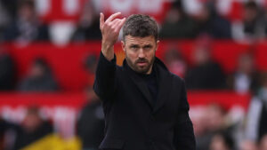 Manchester United chưa dám “chốt” Michael Carrick – vì nỗi sợ lặp lại sai lầm cũ