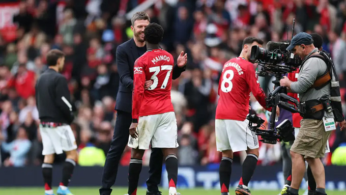 Michael Carrick vẫn né tương lai tại Manchester United – dù vừa “cứu cả mùa giải”