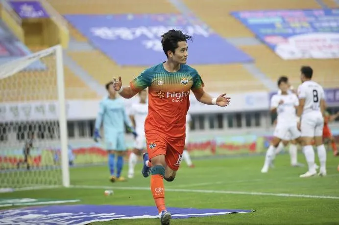 Phân tích và dự đoán kết quả trận Gwangju vs Gangwon, 14h30 ngày 9/5: Thêm một cơn khủng hoảng?