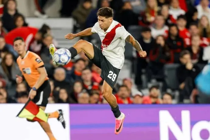 Phân tích kèo thẻ phạt trận Gimnasia và River Plate vào lúc 06h15 ngày 30/7: Cuộc chiến quyết liệt trên sân cỏ