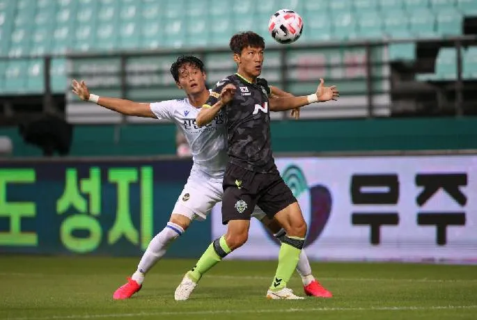 Soi kèo thẻ phạt Incheon United và Jeonbuk Hyundai lúc 17h30 ngày 18/7: Cuộc chiến căng thẳng nơi tuyến giữa