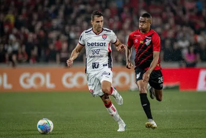 Phân tích kèo thẻ phạt trận Atletico Paranaense và Esporte Vitoria lúc 07h00 ngày 04/08: Sức mạnh của đội chủ nhà nổi trội