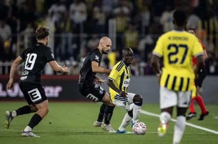 Phân tích kèo thẻ phạt trận Sturm Graz tiếp Fenerbahce lúc 01h30 ngày 12/08: Chủ nhà gặp khó khăn