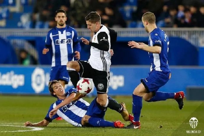 Phân tích kèo phạt góc Alaves và Valencia, 01h00 ngày 16/09